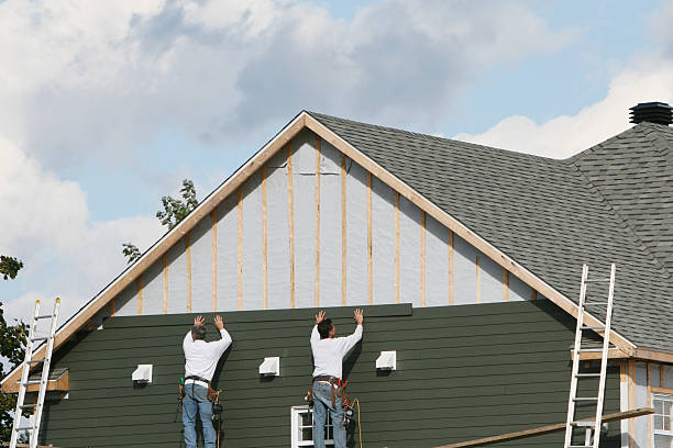 Professional Siding Installation technician working in New Middletown, OH